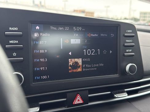 Used 2025 Hyundai Elantra SE FWD image 23