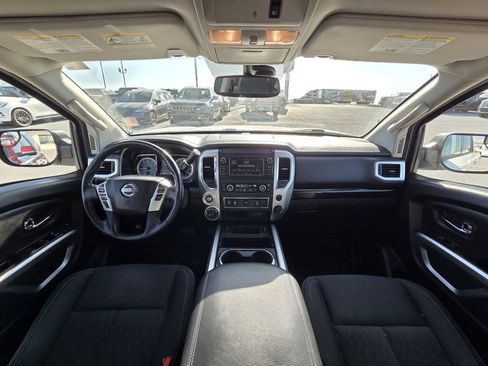 Used 2019 Nissan Titan SV w/ SV Convenience Package image 27
