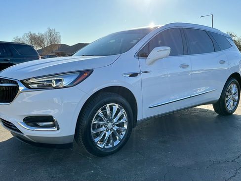 Used 2020 Buick Enclave Essence image 7