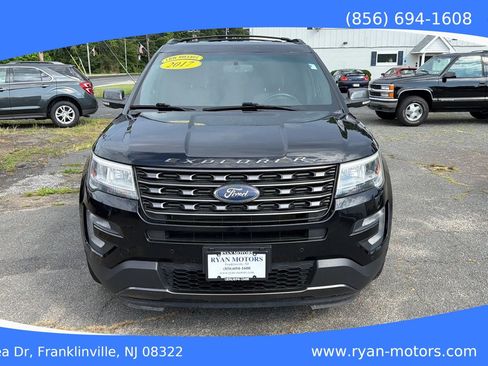 Used 2017 Ford Explorer XLT w/ XLT Appearance Package AWD/4WD image 2