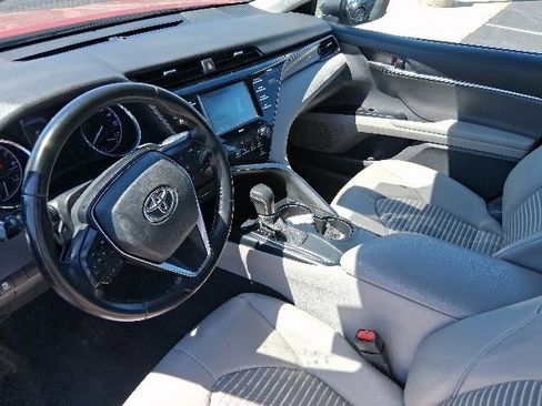 Used 2020 Toyota Camry SE w/ Carpet Mat Package FWD image 15