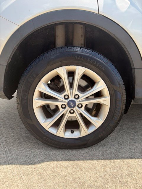 Used 2017 Ford Escape SE w/ SE Cold Weather Package AWD/4WD image 11