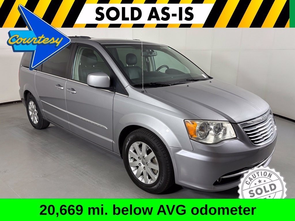 Used 2014 Chrysler Town & Country Touring FWD image 2