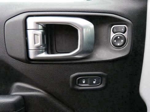 Used 2023 Jeep Wrangler Sport S image 16