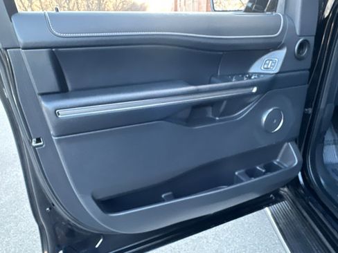 Used 2023 Ford Expedition Max XLT image 28