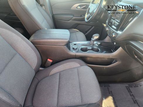 Used 2023 Chevrolet Traverse LT image 15