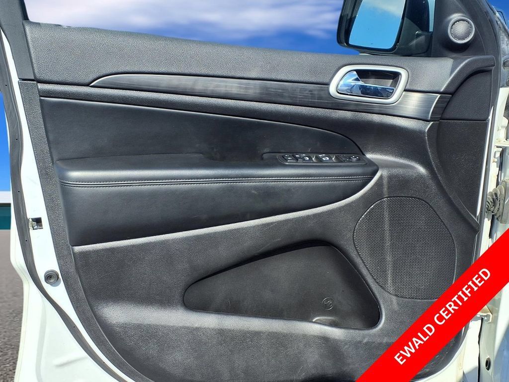 Used 2021 Jeep Grand Cherokee Altitude AWD/4WD image 23