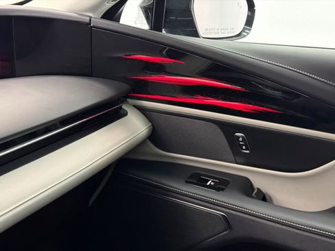 Used 2024 Lincoln Nautilus Reserve image 32