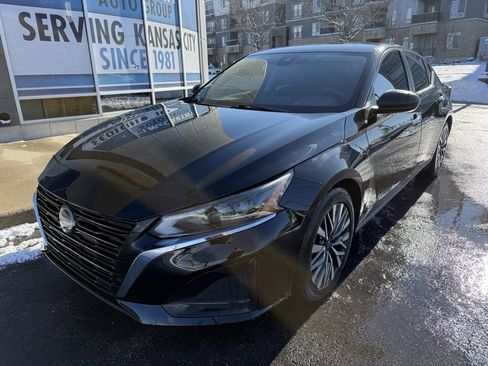 Used 2024 Nissan Altima 2.5 SV image 9