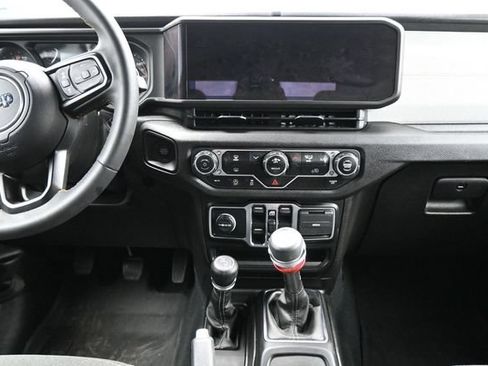 Used 2024 Jeep Gladiator Sport AWD/4WD image 15