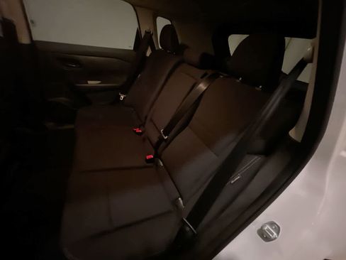 Used 2024 Nissan Rogue S image 21