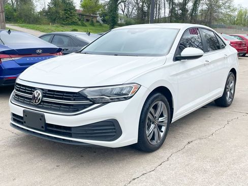 Used 2022 Volkswagen Jetta SE image 1