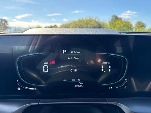Used 2023 Kia Telluride LX FWD image 17