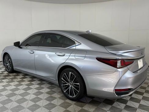 Used 2022 Lexus ES 300h w/ Premium Package image 4