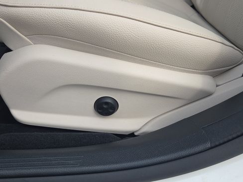 Used 2018 Mercedes-Benz E 300 image 10