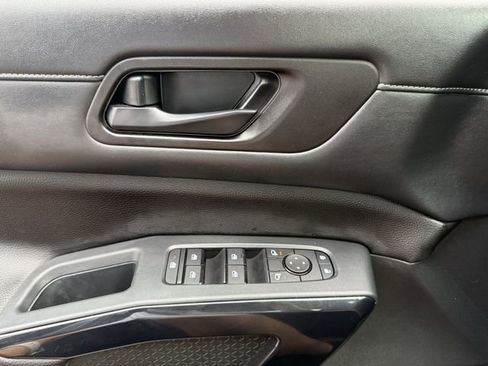 Used 2024 Nissan Pathfinder SV AWD/4WD image 21