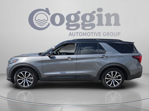 Used 2025 Ford Explorer ST-Line w/ Premium Package RWD image 2