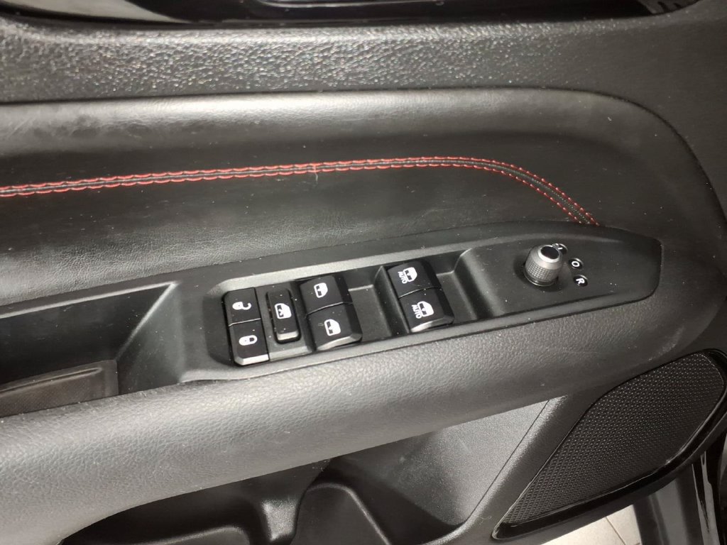 Used 2025 Jeep Compass Trailhawk AWD/4WD image 14