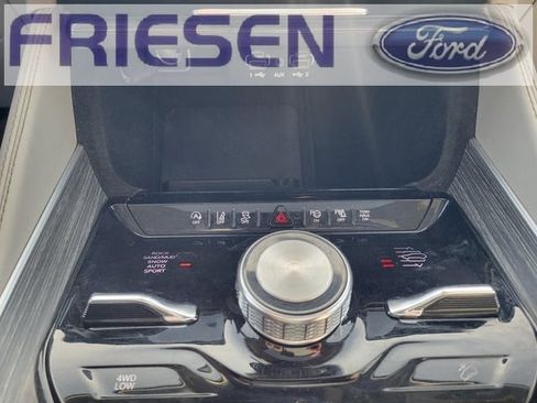 Used 2023 Jeep Wagoneer L Series III w/ Premium Group I image 24