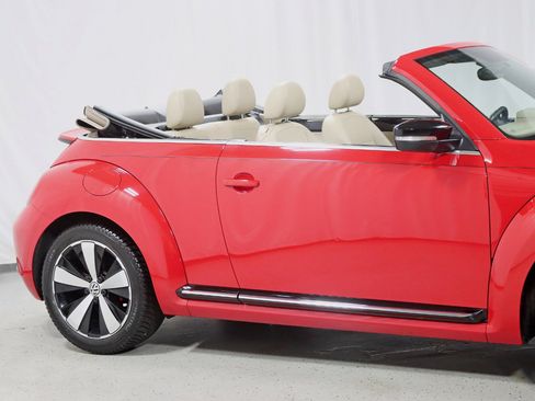 Used 2013 Volkswagen Beetle 2.0T FWD image 5