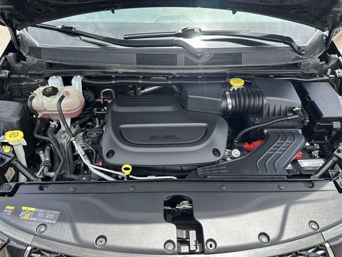 Used 2023 Chrysler Pacifica Limited FWD image 35