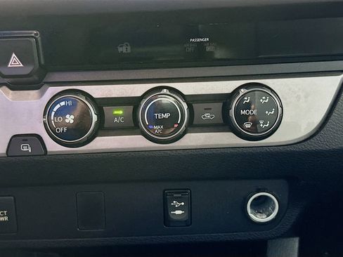 Used 2016 Toyota Tacoma SR5 image 19