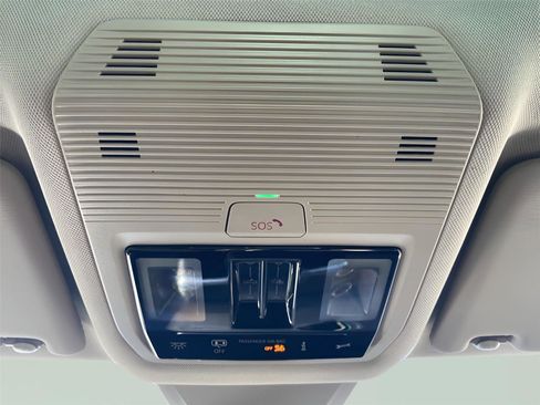 Used 2024 Volkswagen Atlas SEL Premium R-Line image 35