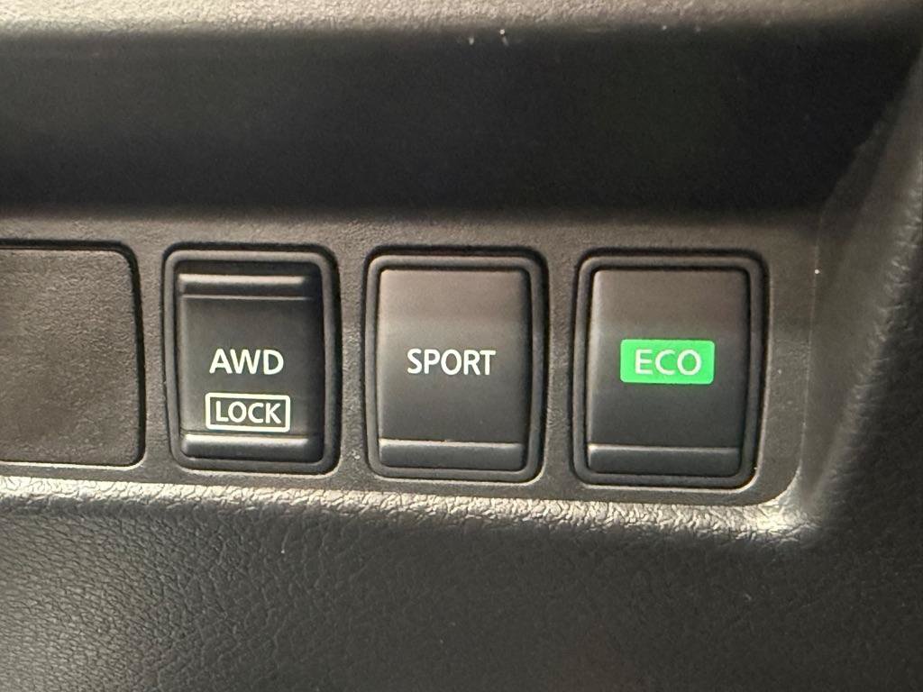 Used 2017 Nissan Rogue SV AWD/4WD image 23