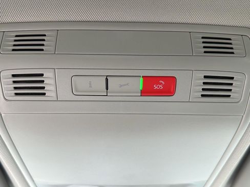 Certified 2025 Volkswagen Taos S w/ Taos MDO Package image 18