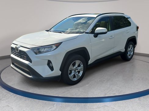 Used 2019 Toyota RAV4 XLE w/ Convenience Package FWD image 1