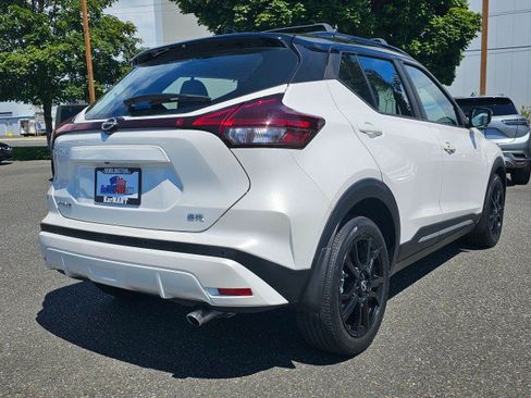 Used 2023 Nissan Kicks SR w/ SR Premium Package FWD image 3
