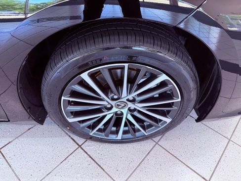 Certified 2024 Lexus ES 350 w/ Premium Package FWD image 16