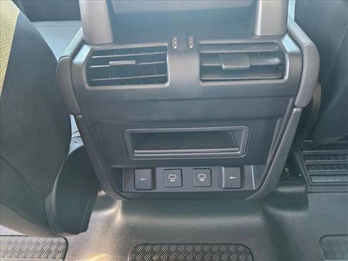 Used 2022 Land Rover Defender 110 S image 18