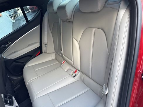 Used 2022 Genesis G70 2.0T image 9