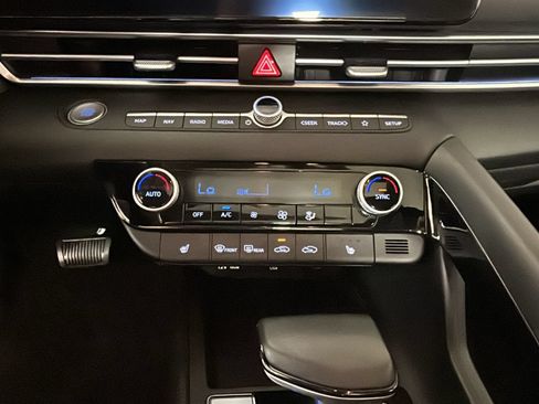 Certified 2024 Hyundai Elantra SEL w/ Convenience Package FWD image 28
