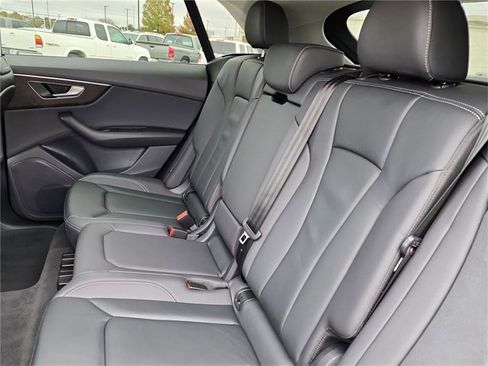 Certified 2023 Audi Q8 Premium image 25