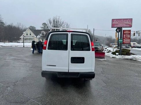 Used 2017 Chevrolet Express 3500 Extended RWD image 4