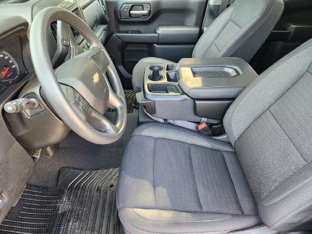 Used 2026 Chevrolet Silverado 1500 Custom w/ Turbomax Blackout Package RWD image 4