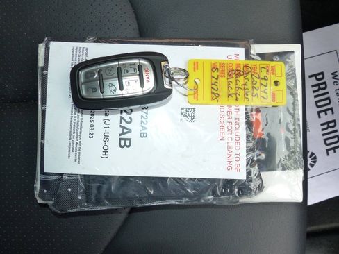 Used 2025 Chrysler Pacifica Select FWD image 36
