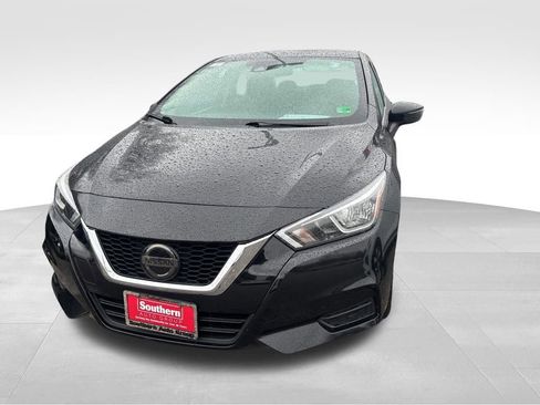 Used 2021 Nissan Versa SV image 3