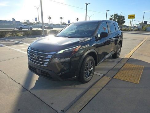 Used 2024 Nissan Rogue S image 9