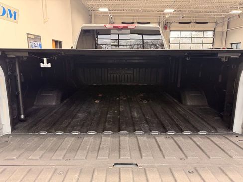 Used 2025 GMC Sierra 2500 AT4 w/ AT4 Premium Plus Package image 9