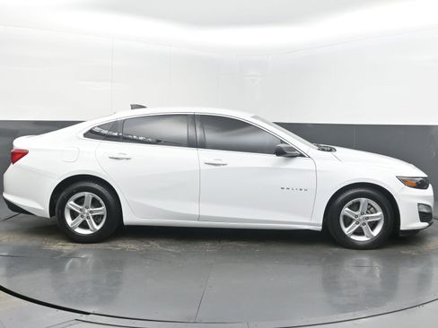 Used 2021 Chevrolet Malibu LS image 10
