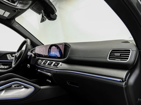 Used 2024 Mercedes-Benz Maybach GLS 600 4MATIC image 57