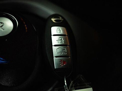 Used 2025 Nissan Leaf S image 19