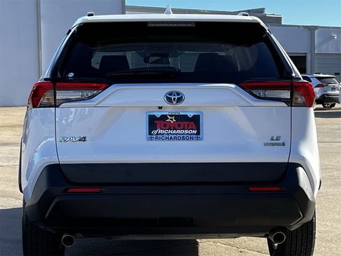Used 2024 Toyota RAV4 LE image 5