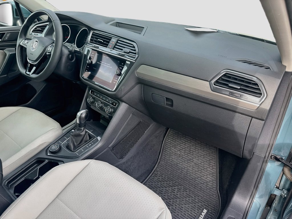 Used 2020 Volkswagen Tiguan SE w/ Panoramic Sunroof Package AWD/4WD image 36