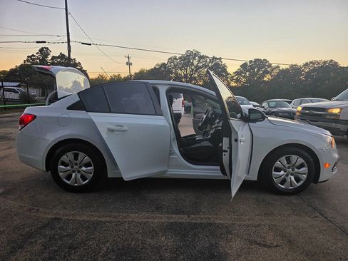 Used 2016 Chevrolet Cruze LS image 40