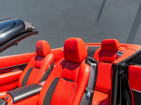 Used 2019 Rolls-Royce Dawn RWD image 63