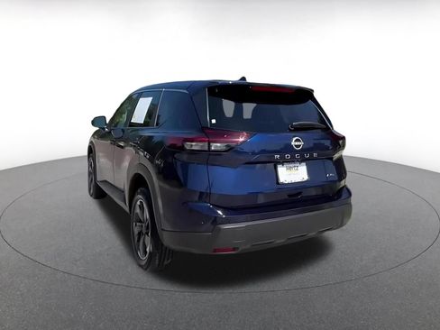 Used 2025 Nissan Rogue SV AWD/4WD image 11